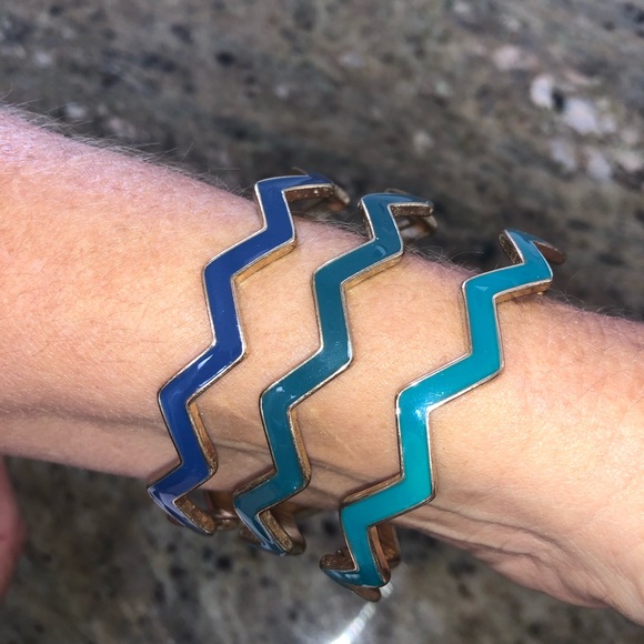 Chevron 3 Stackable Enamel Braclet set Blue tones with Gold tone - Picture 1 of 4